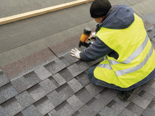 worker-asphalt-roofing-service-selden-ny.jpg